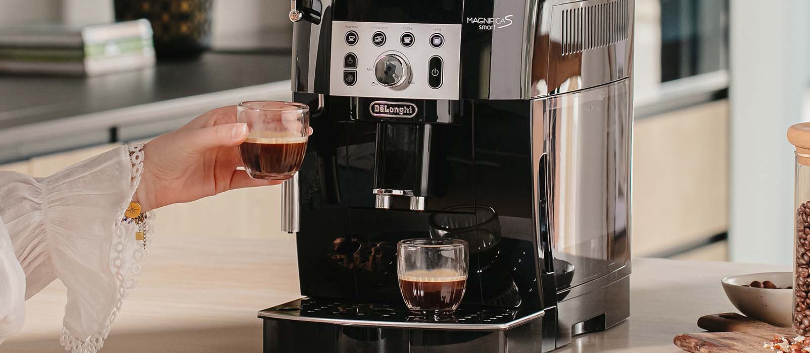 DELONGHI Machine à café expresso avec broyeur Magnificas ECAM 22.117.B S11  - Noir pas cher 