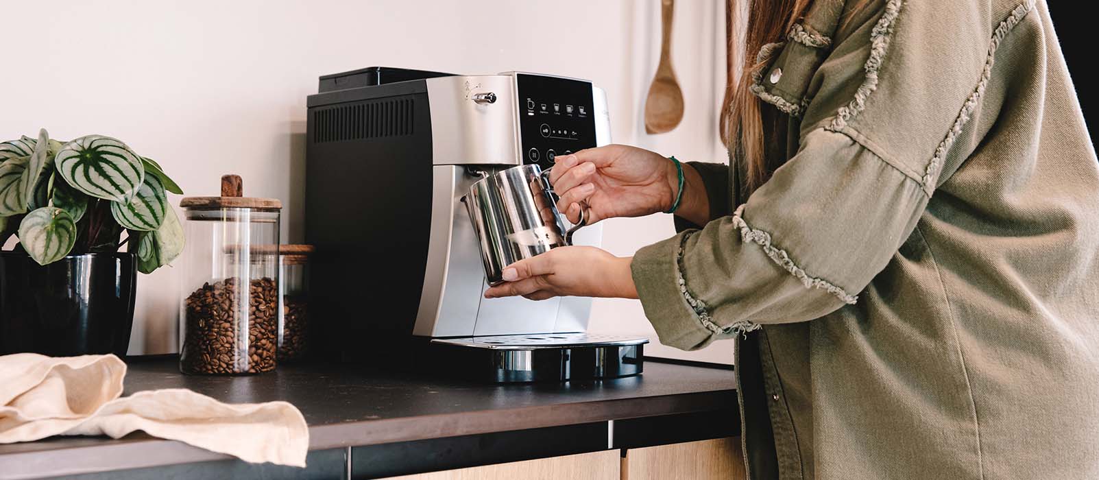 comment faire un cappuccino avec une machine delonghi magnifica s